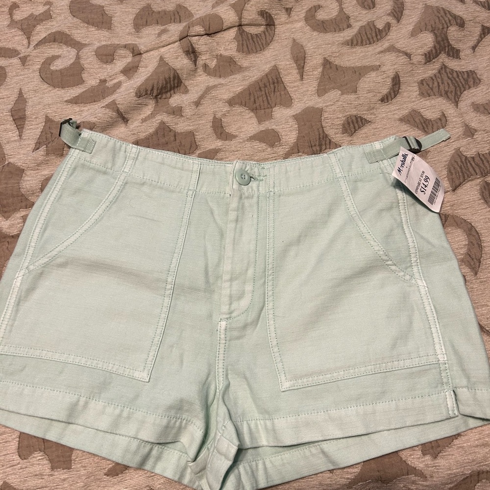 American Eagle mint shorts with tabs